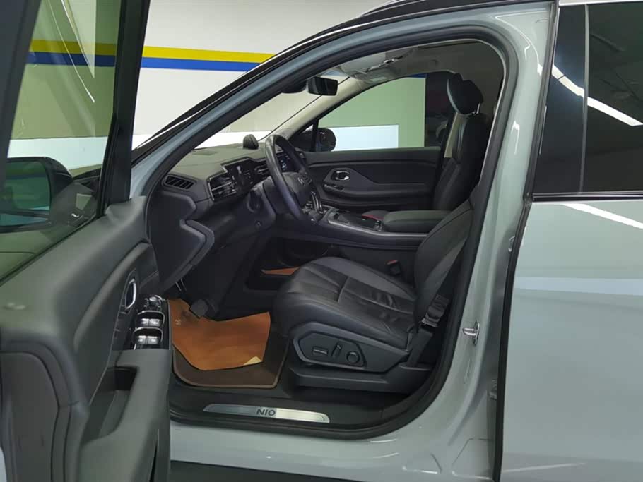 NIO ES8