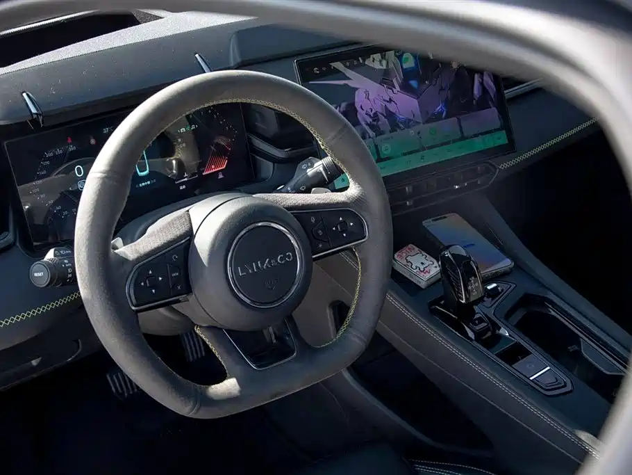 Lynk & Co 03