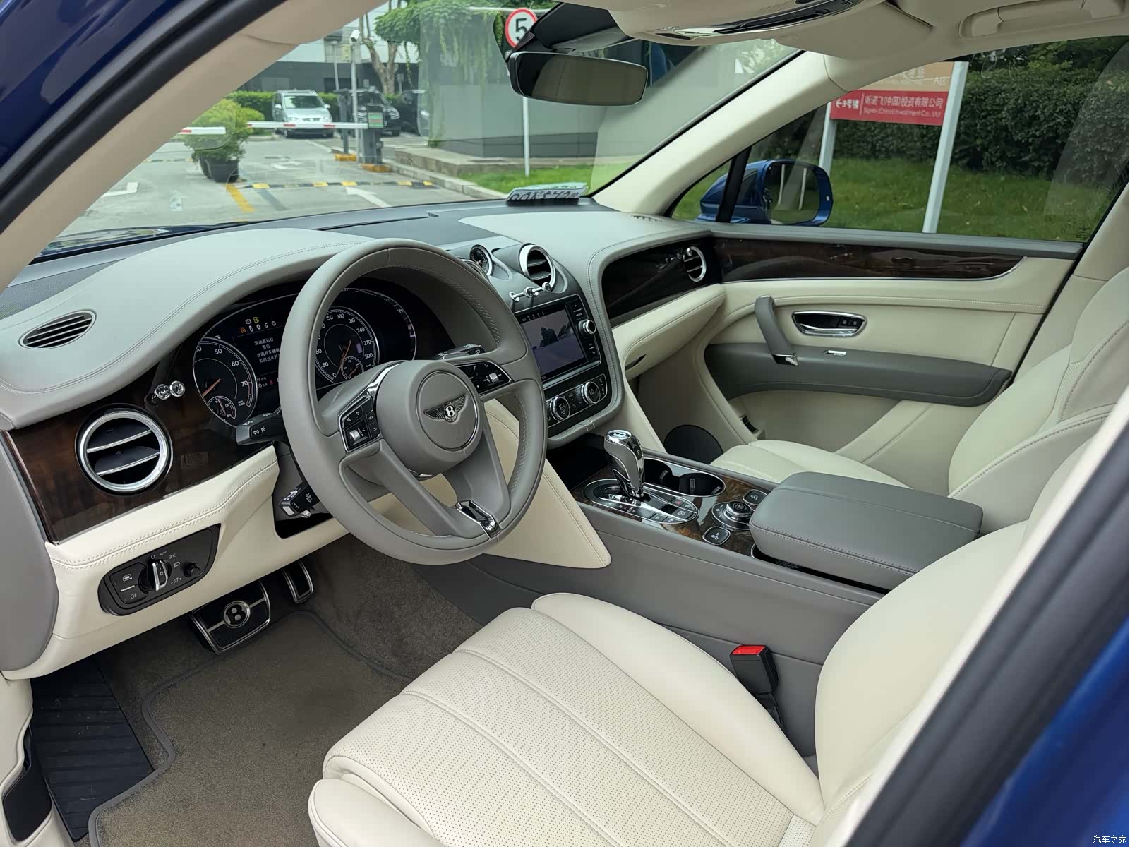Bentley Bentayga, 2019 7