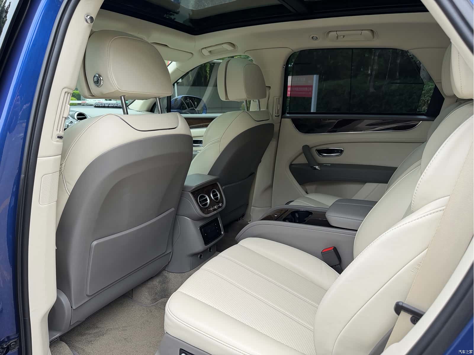 Bentley Bentayga, 2019 17