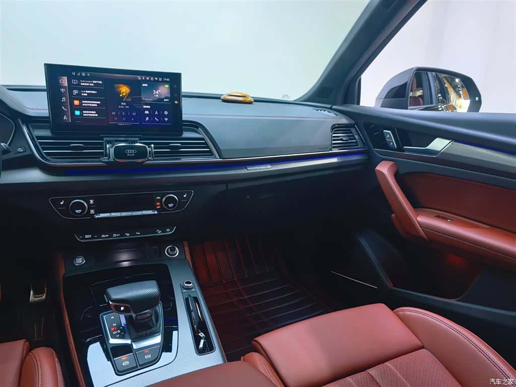 Audi Q5L, 2025 10