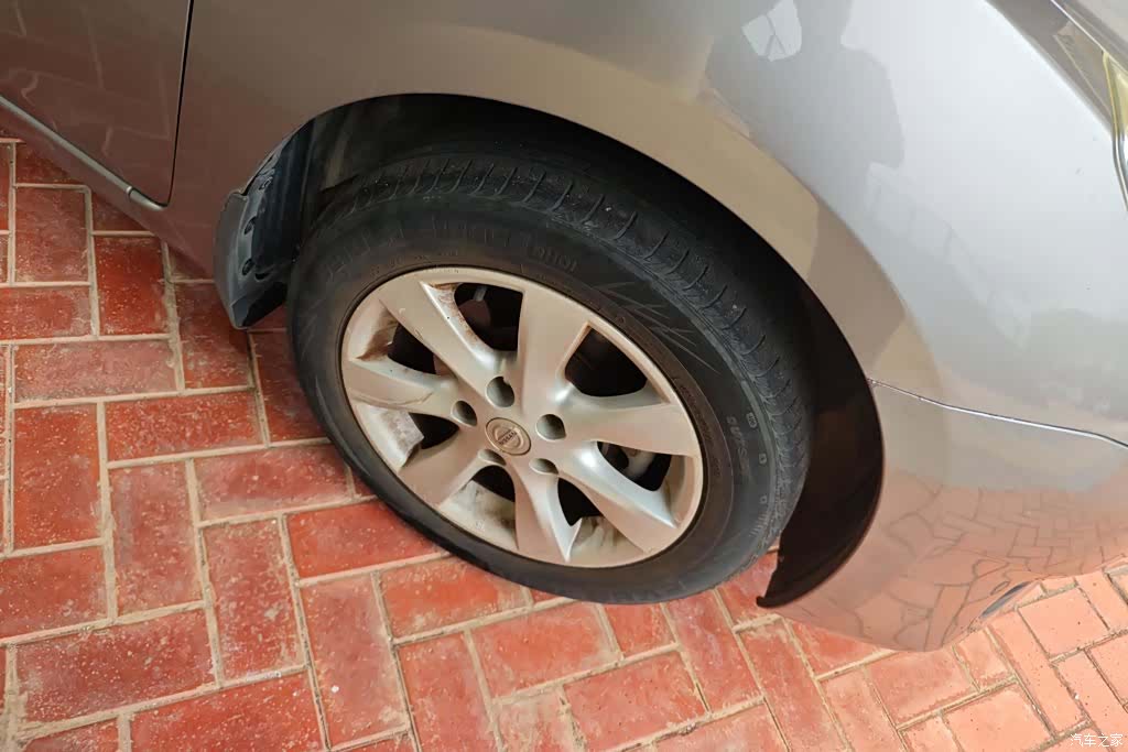 Nissan Tiida, 2012 6