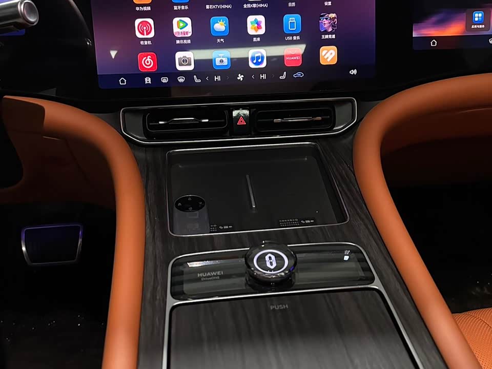 AITO Ask the world M9