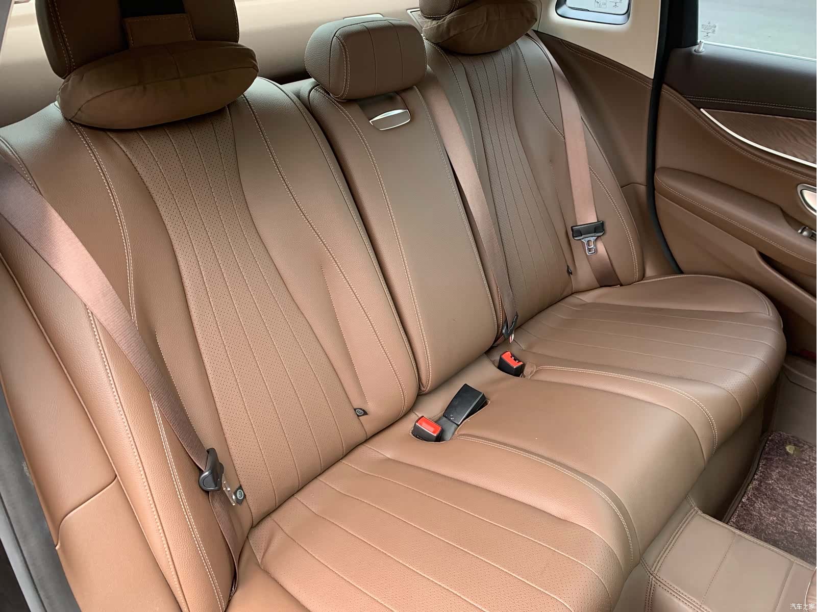 Mercedes-Benz E-Class, 2022 29