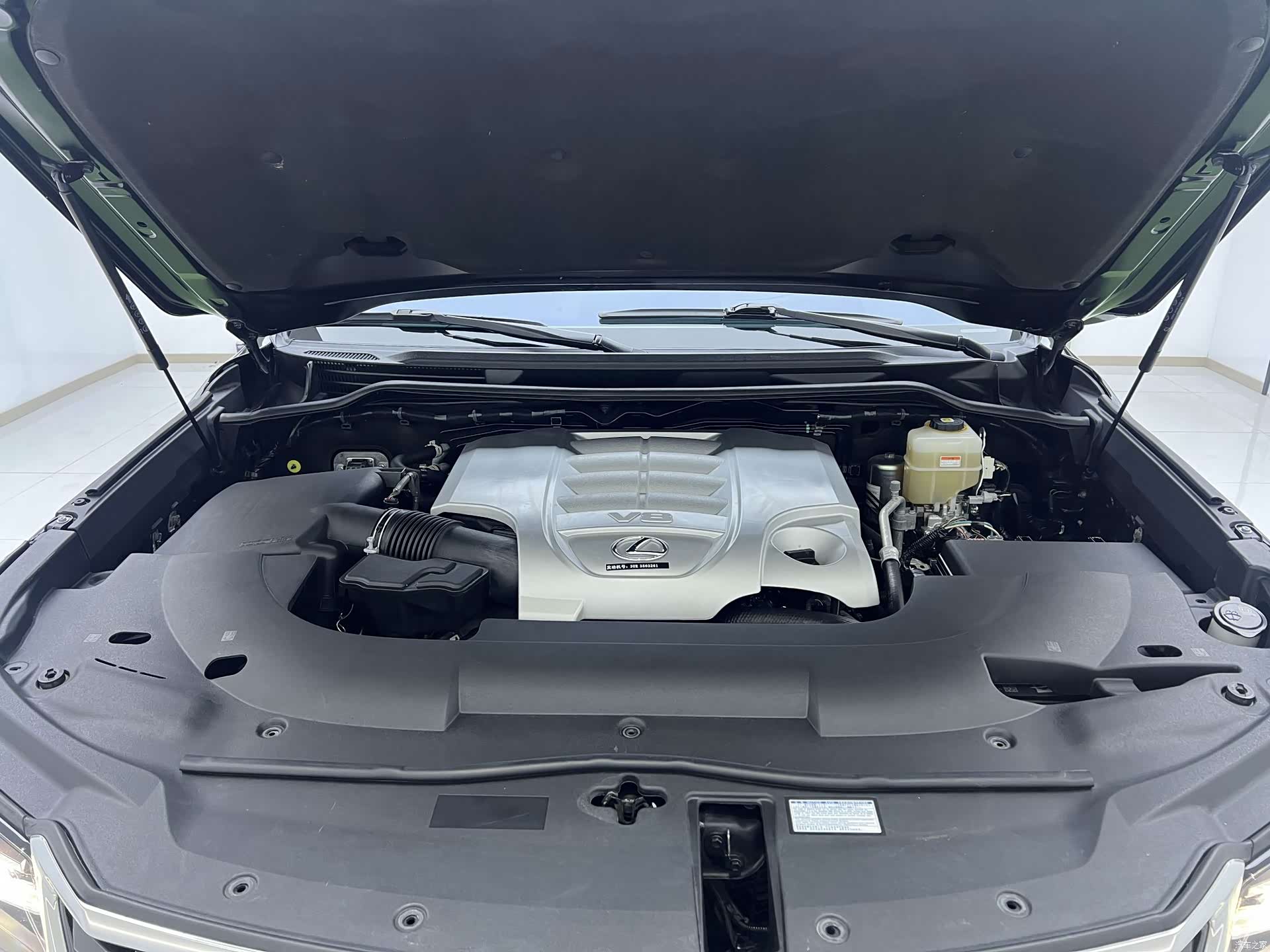 Lexus LX, 2023 21