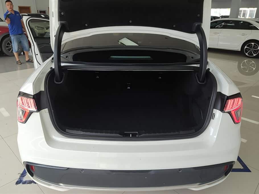 Lynk & Co 03 Lynk & Co 03