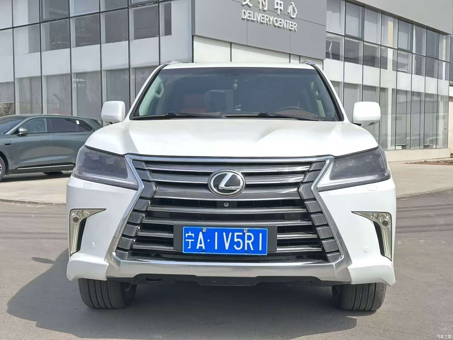 Lexus LX, 2011 2