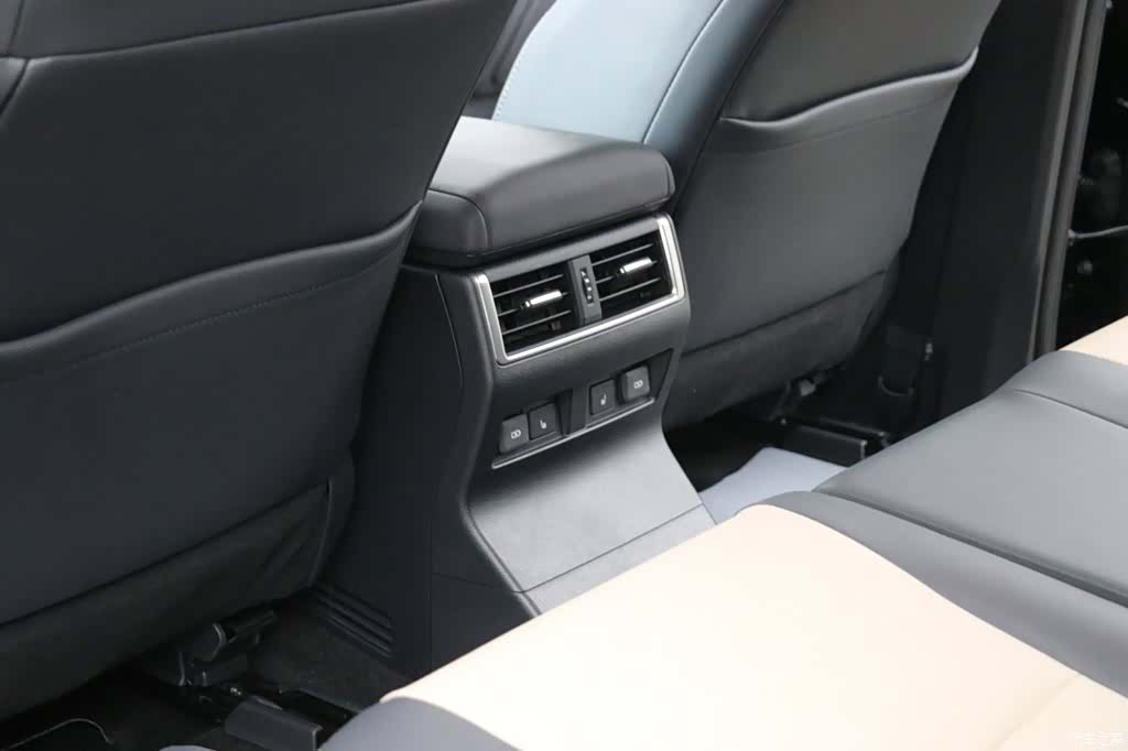 Lexus GX, 2025 19
