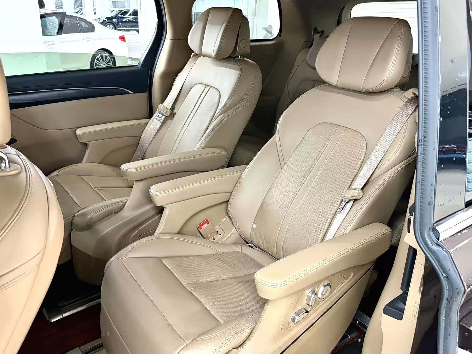 Buick GL8, 2020 11