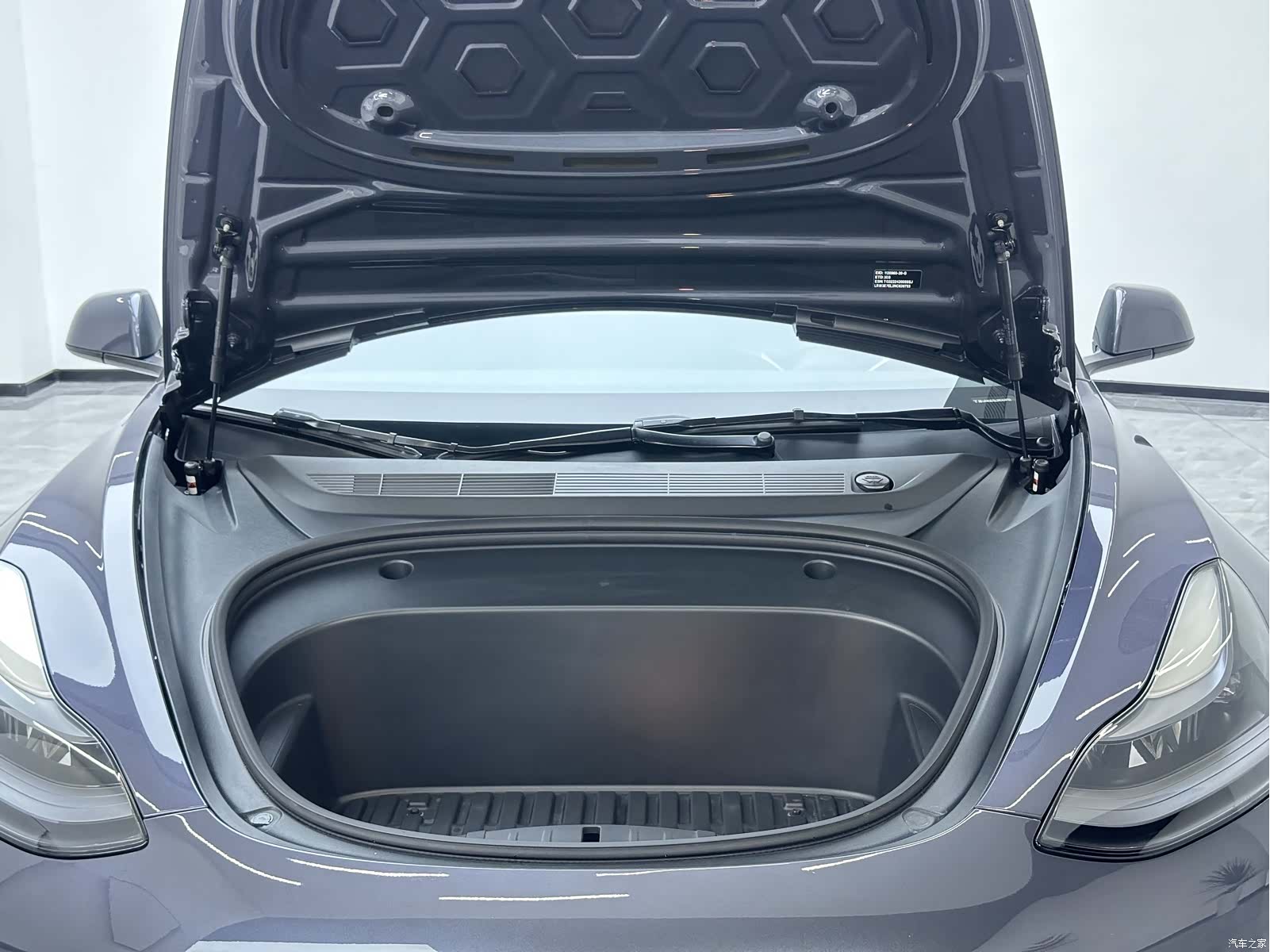 Tesla Model 3, 2022 13