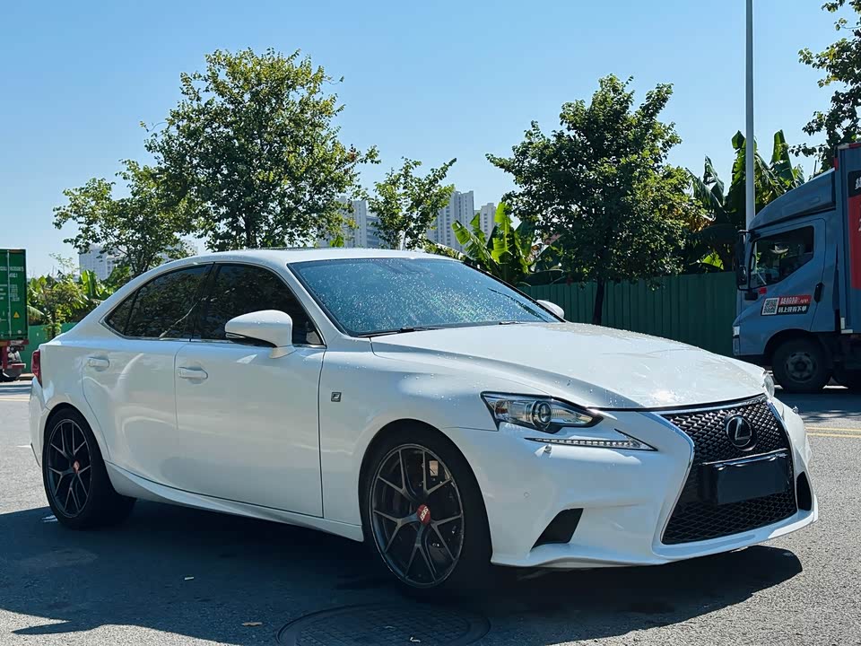 Lexus IS