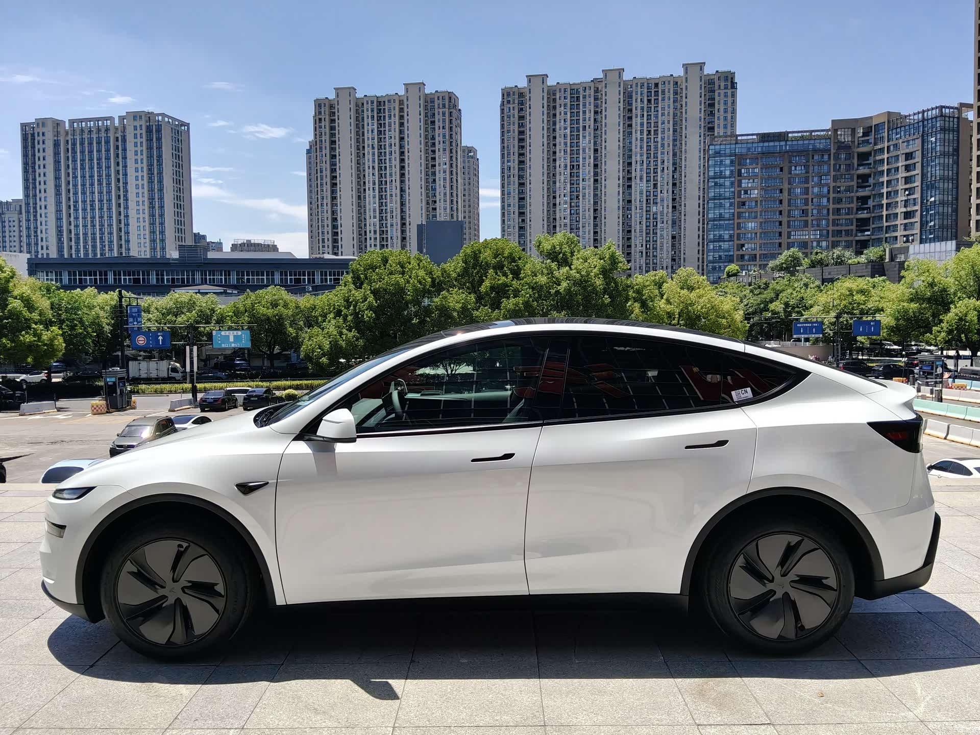 Tesla Model Y, 2026 12