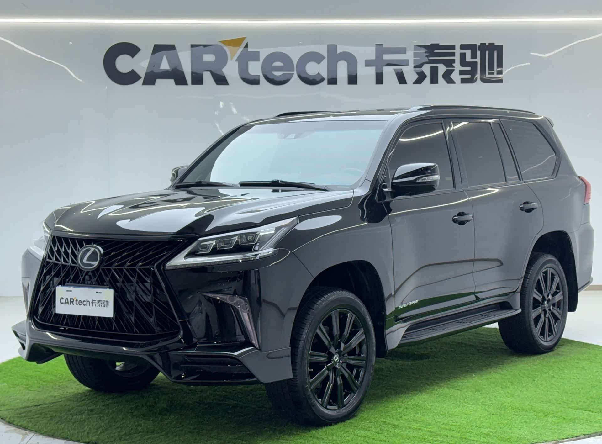 Lexus LX, 2020 1