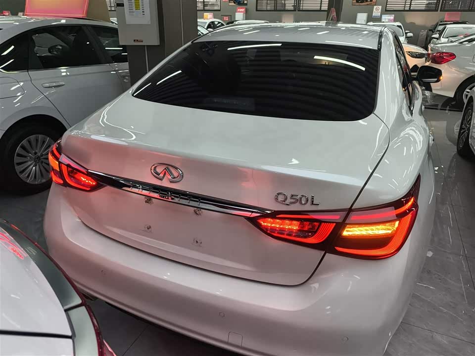 Infiniti Q50L