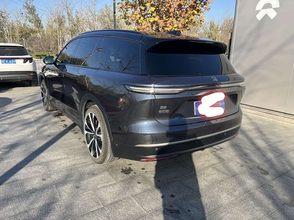 NIO ES8