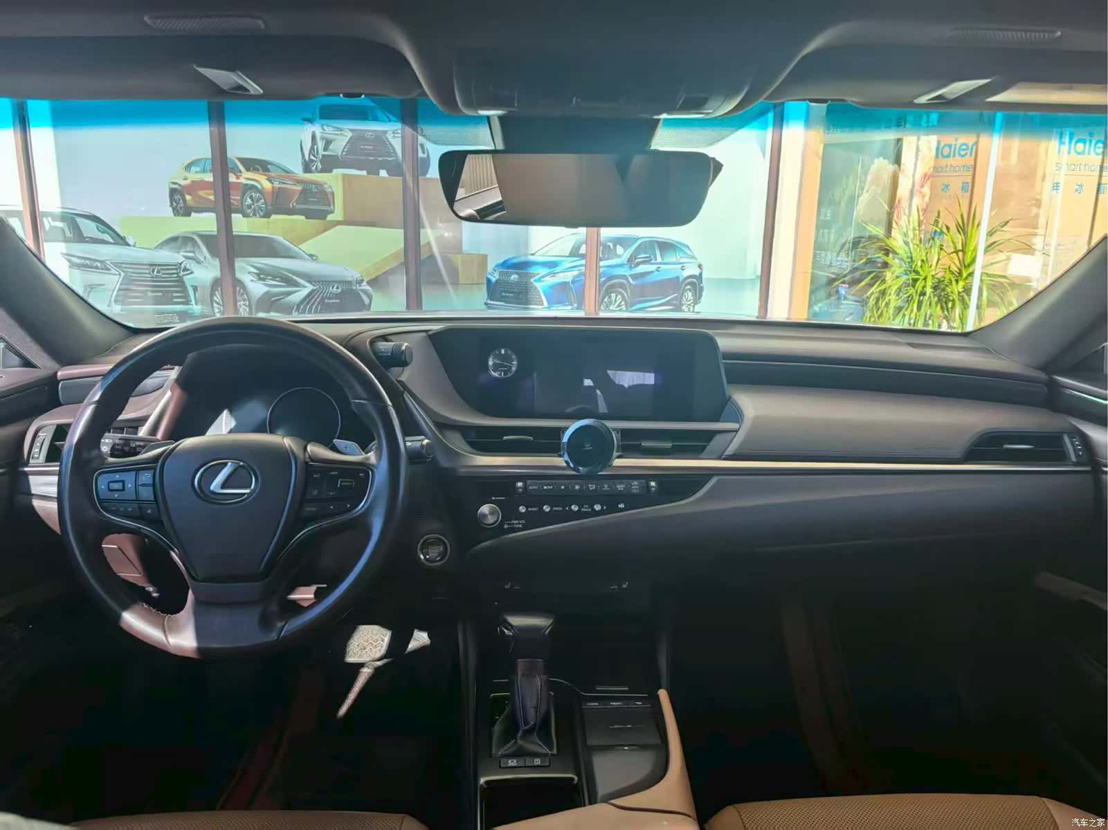 Lexus ES, 2020 3