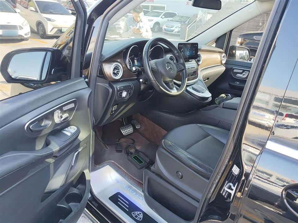 Mercedes-Benz V-class