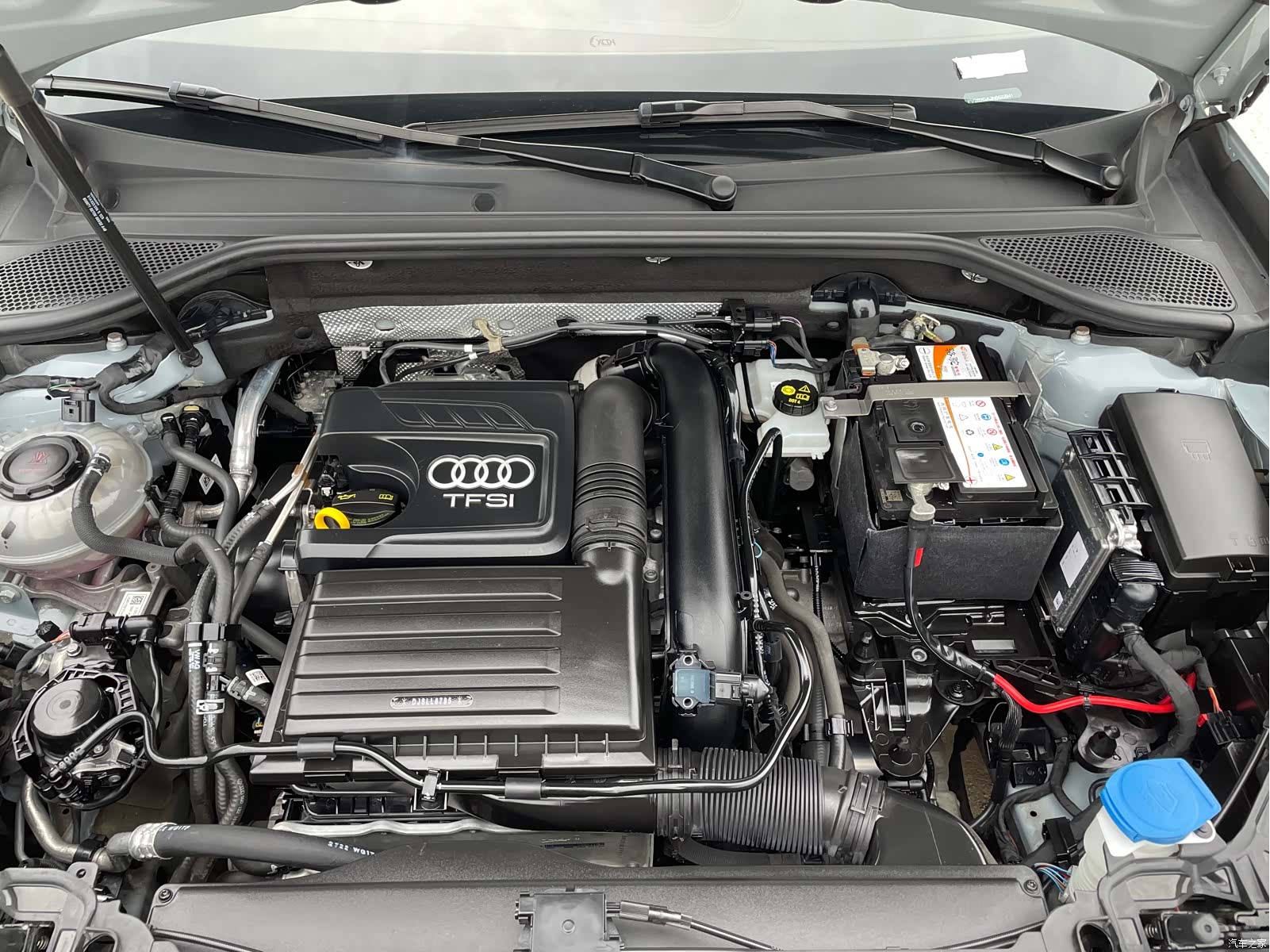 Audi Q2L, 2023 16