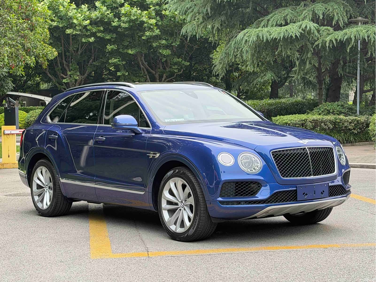 Bentley Bentayga, 2019 3