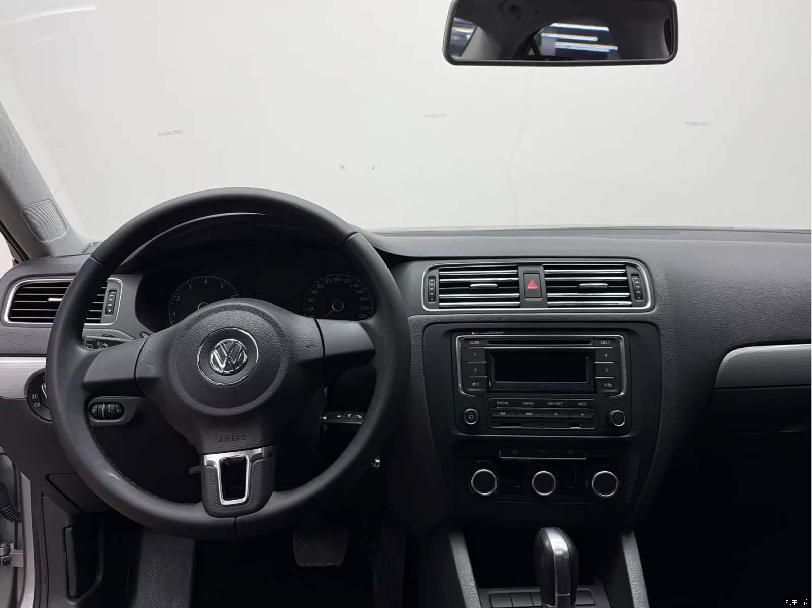 Volkswagen Sagitar, 2014 7