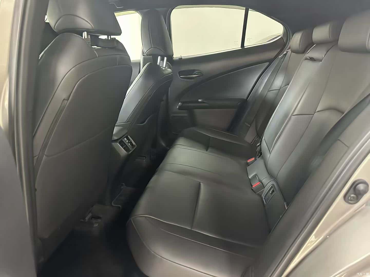 Lexus UX, 2021 все фото