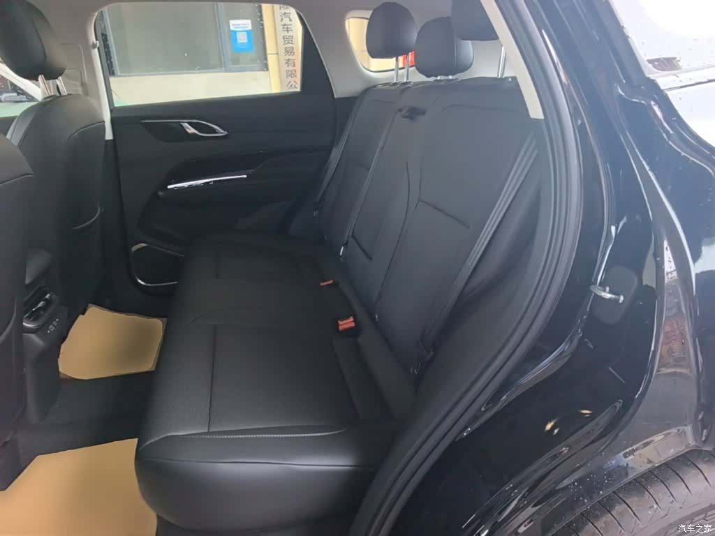 Hongqi HS3, 2026 17