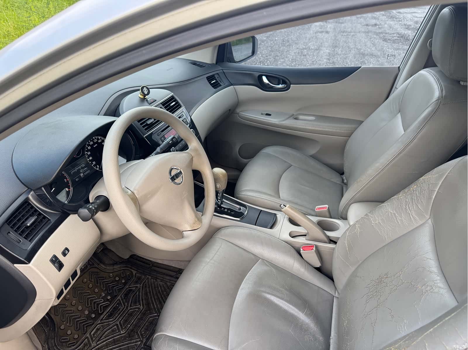 Nissan Tiida, 2012 6