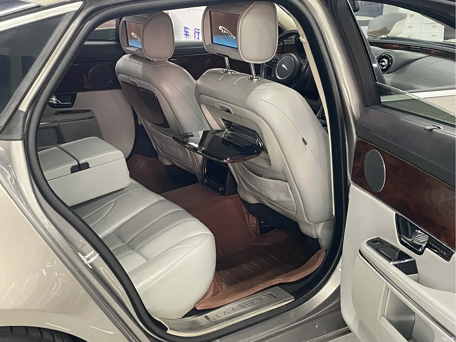 Jaguar XJ, 2012 10