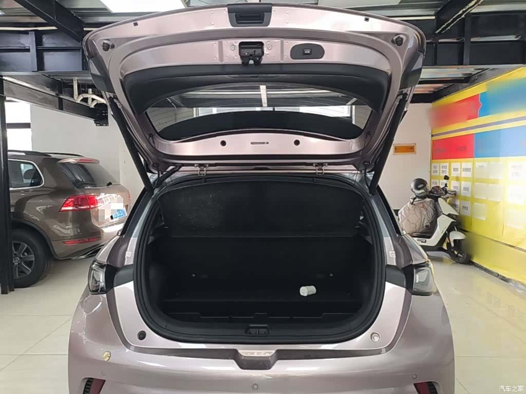 BYD Dolphin, 2022 19