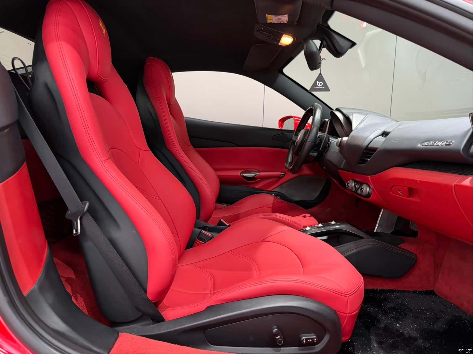 Ferrari 488, 2016 14