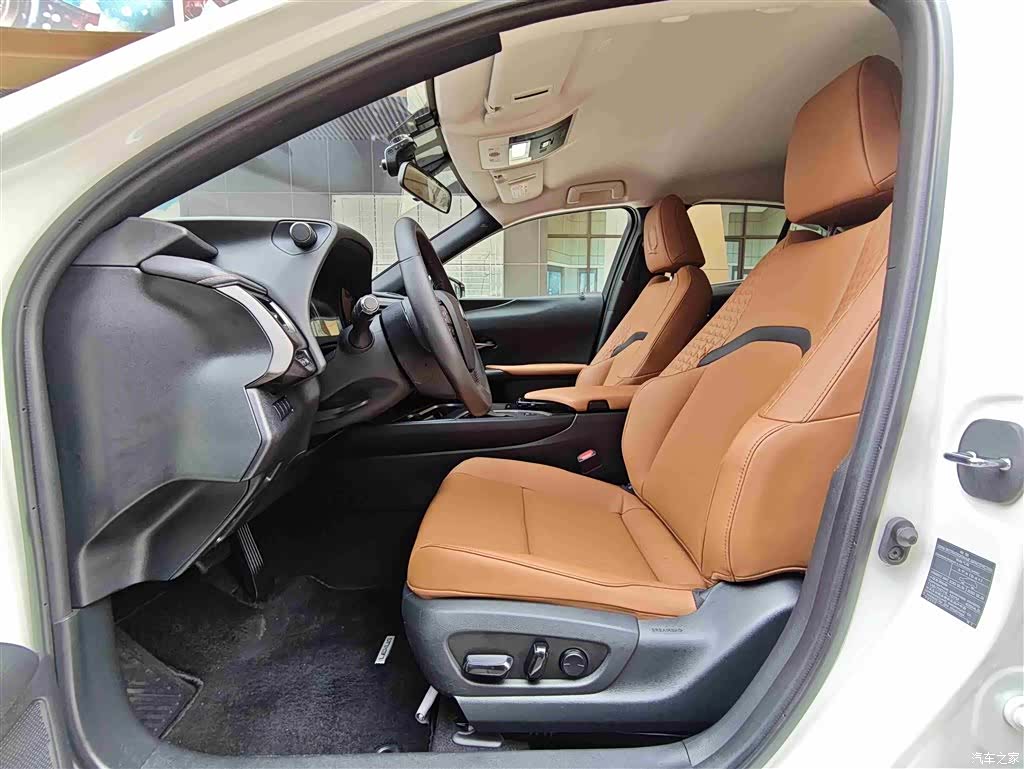 Lexus UX, 2019 6