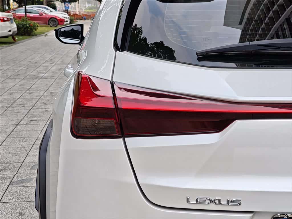 Lexus UX, 2019 13