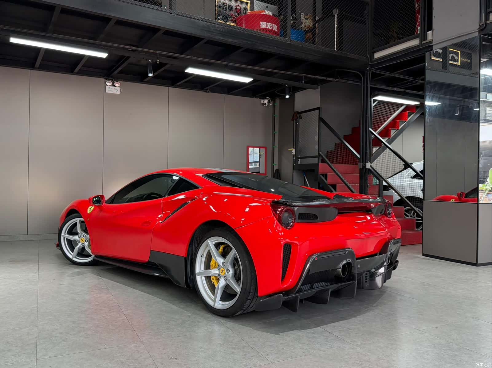 Ferrari 488, 2016 6