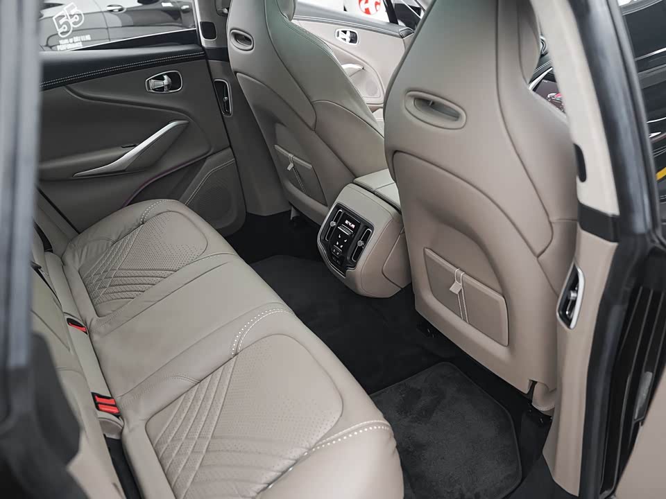 Aston Martin DBX Aston Martin DBX