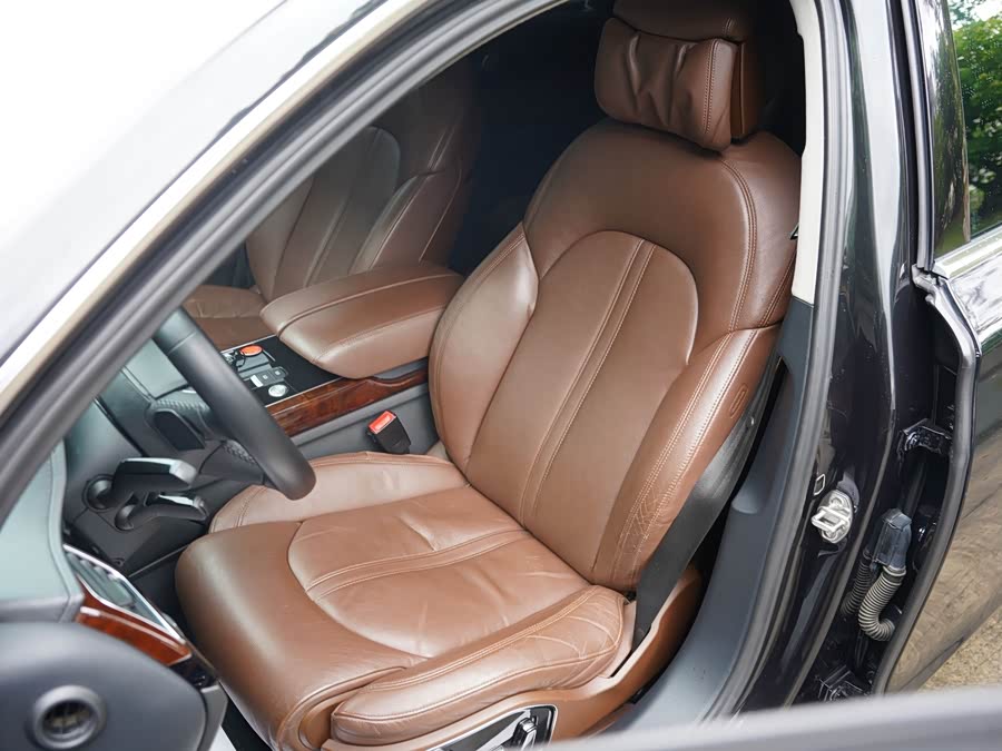 Audi A8 2011, фото 31