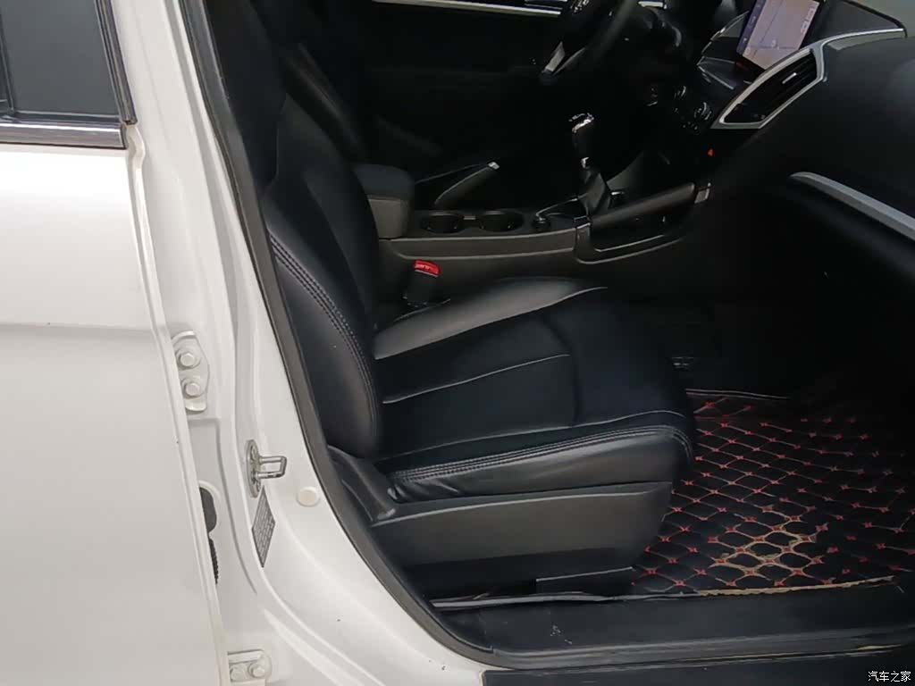 DongFeng AX7, 2015 25