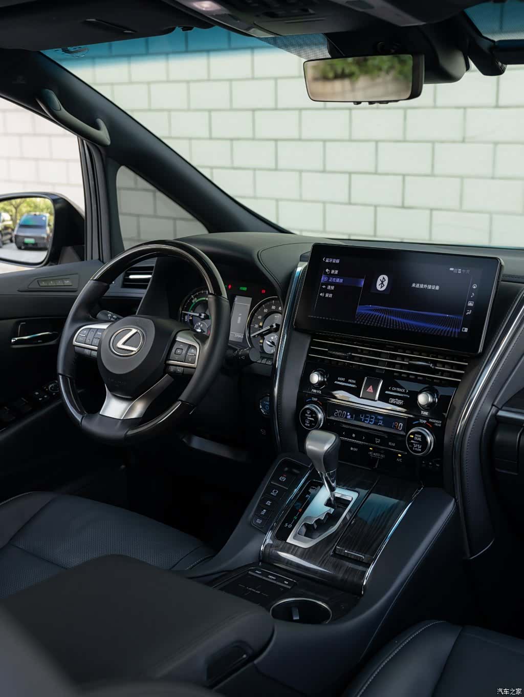 Lexus LM, 2023 11