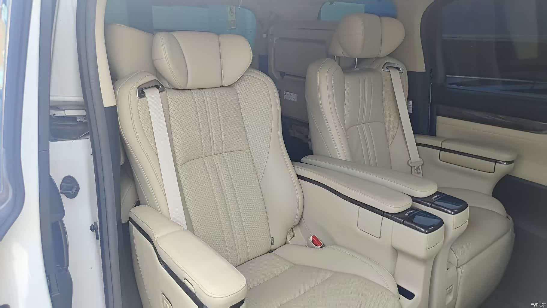 Toyota Alphard, 2024 7
