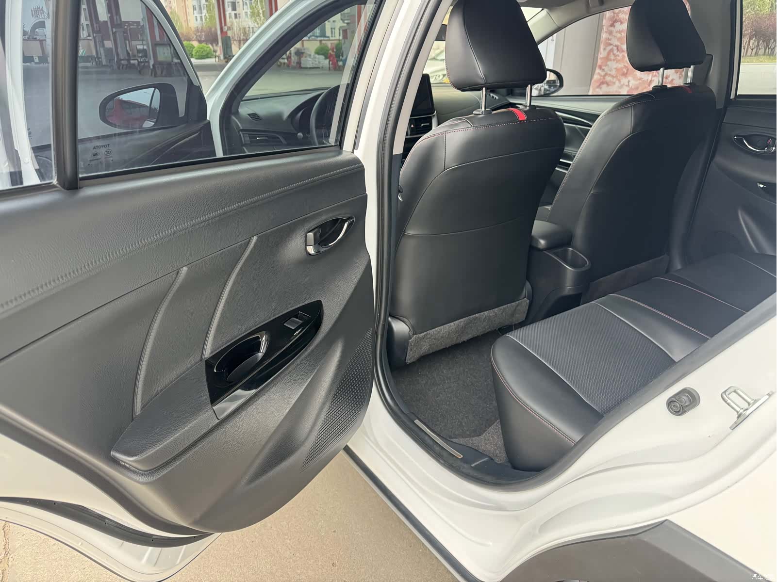 Toyota YARiS L, 2023 10