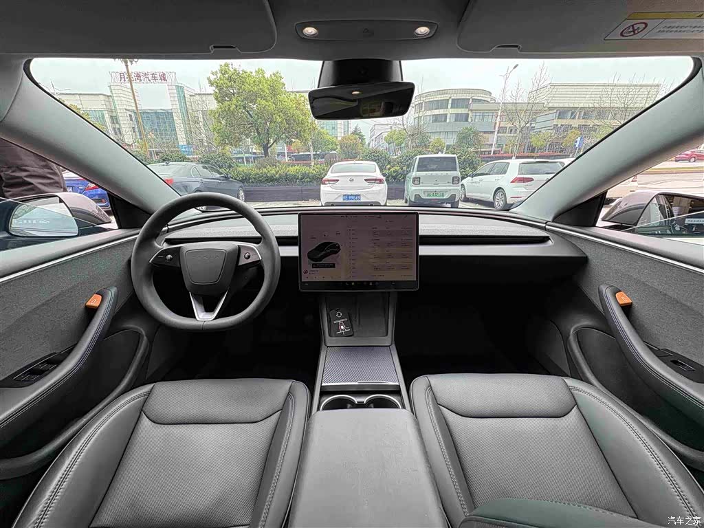 Tesla Model 3, 2025 6