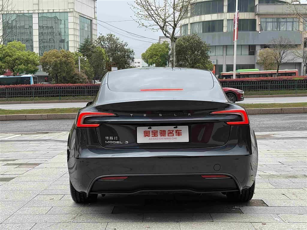 Tesla Model 3, 2025 12