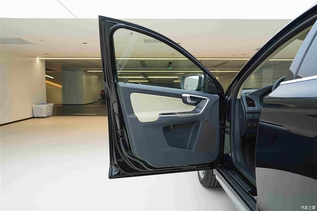Volvo XC60, 2012 16