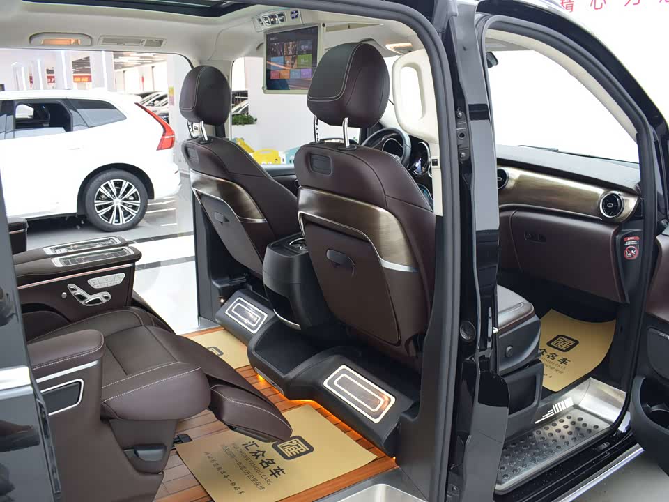 Mercedes-Benz V-class