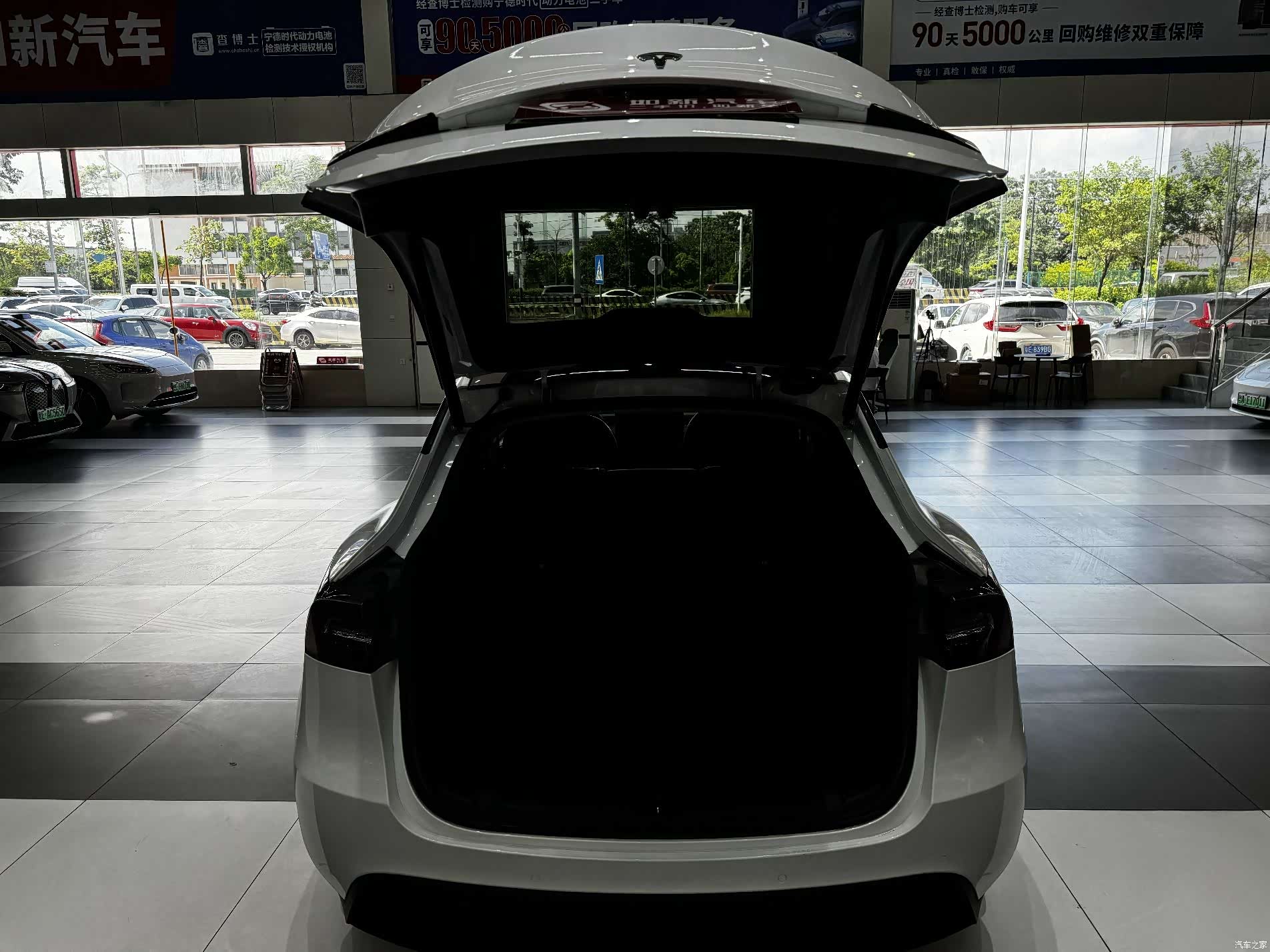 Tesla Model Y, 2023 17