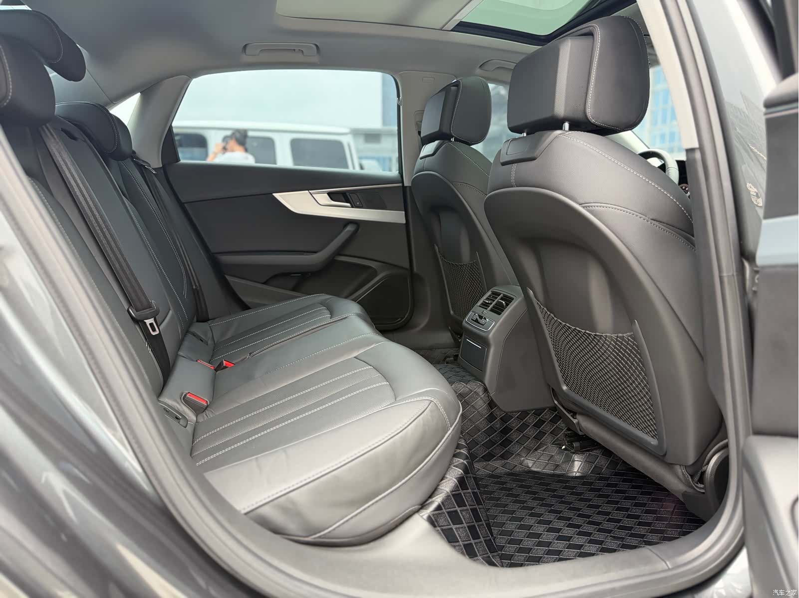 Audi A4L, 2021 9