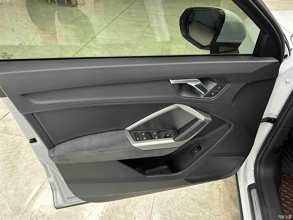 Audi Q3, 2022 10