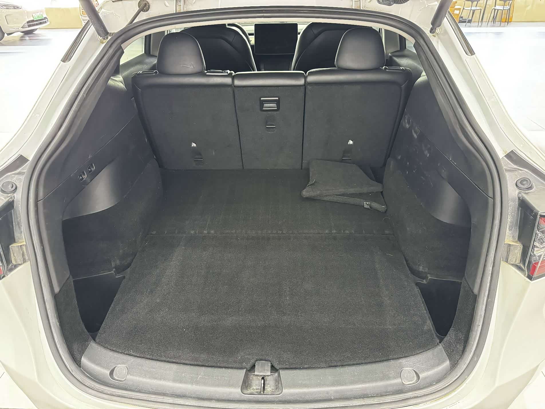 Tesla Model Y, 2023 18