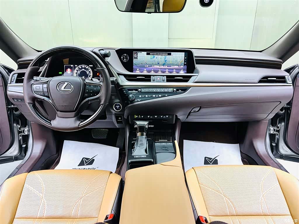 Lexus ES, 2019 12