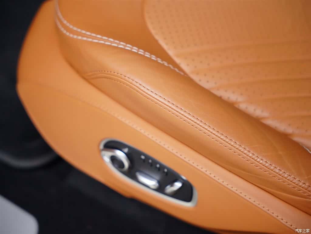 Aston Martin DBX, 2023 34