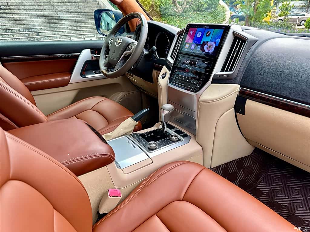 Toyota Land Cruiser, 2010 11